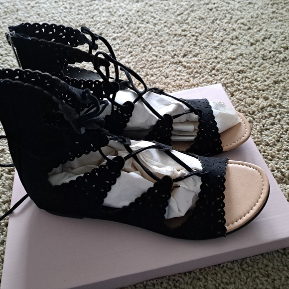 Just Fab Lady's Sandals - Picture 2 of 11